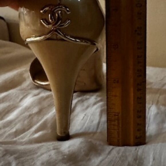 Chanel CC Logo Pearly Gold Patent Leather Cut Out Open Toe Pumps US 9 EU 40 - Picture 8 of 9